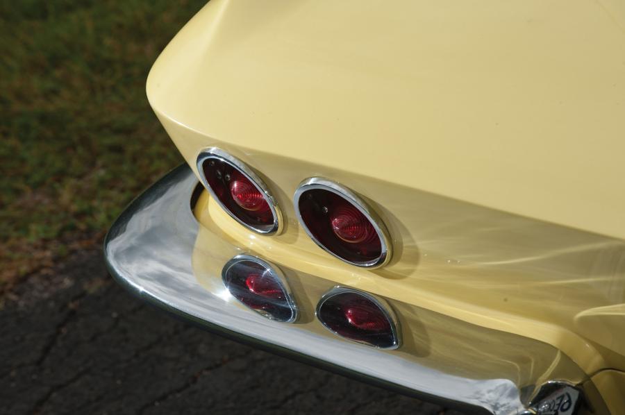  Chevrolet Corvette Stingray Convertible 1967 года  (фото 6 из 18)